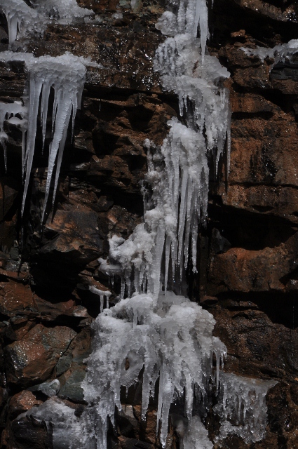 A waterfall not yet thawed